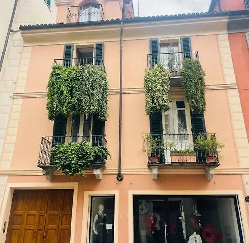 Casa Delucie Lägenhet Acqui Terme